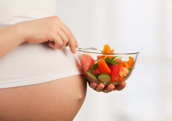 беременная и овощи